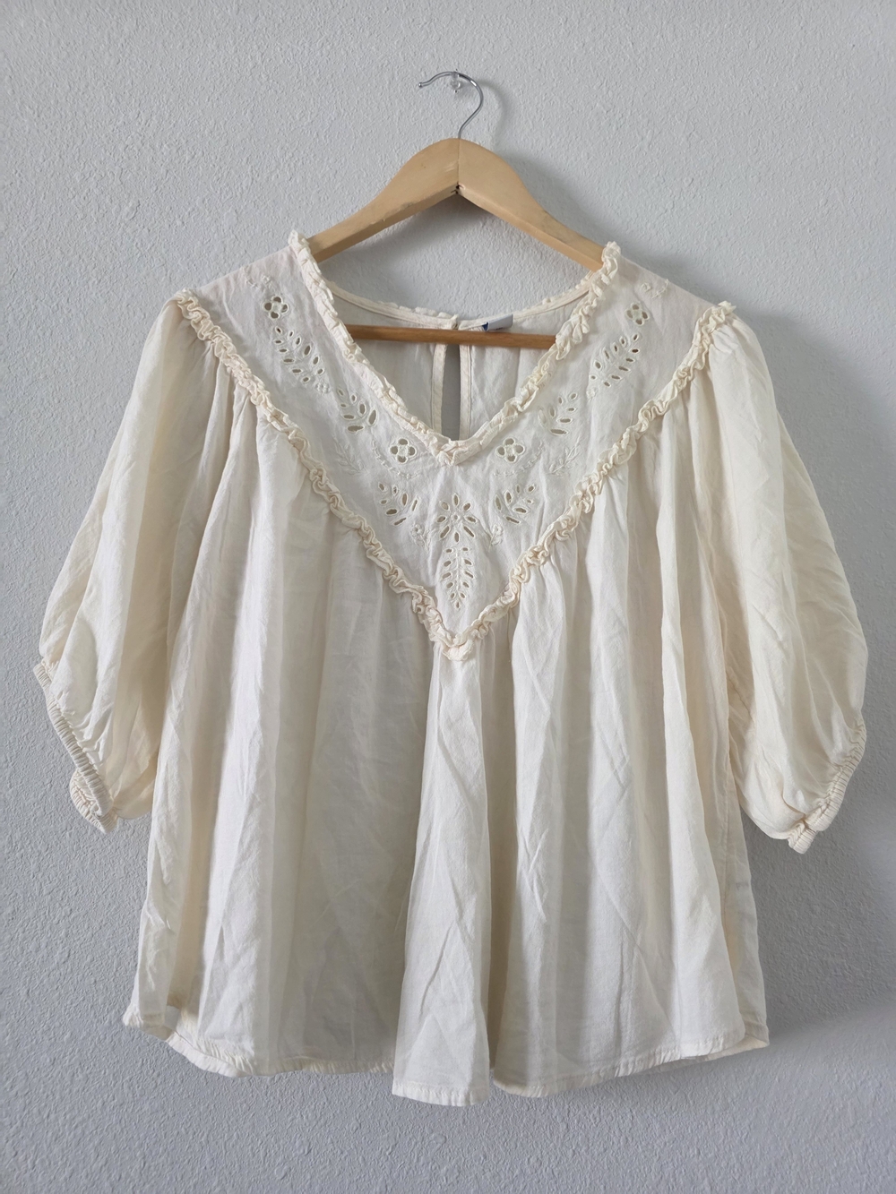 Old Navy Cream Eyelet Peasant Blouse with Puff Sleeves